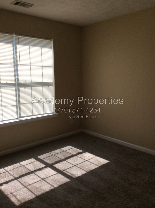 Building Photo - 390 Summer Hill Cir