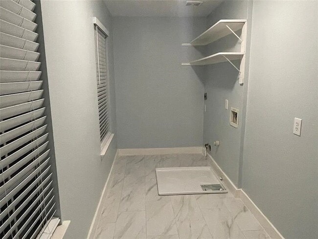 Building Photo - 6310 Hall Pond Ct