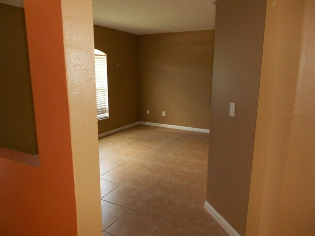 Building Photo - 3/2/2 with home with 1412 living sqft is c...