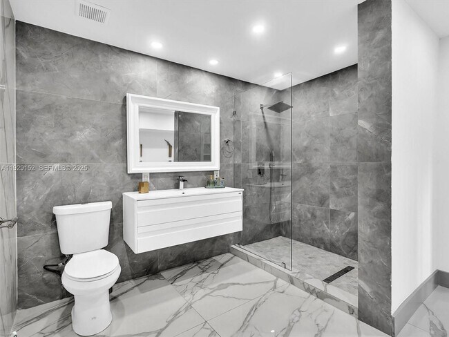 Building Photo - 440 SE 8th Ave