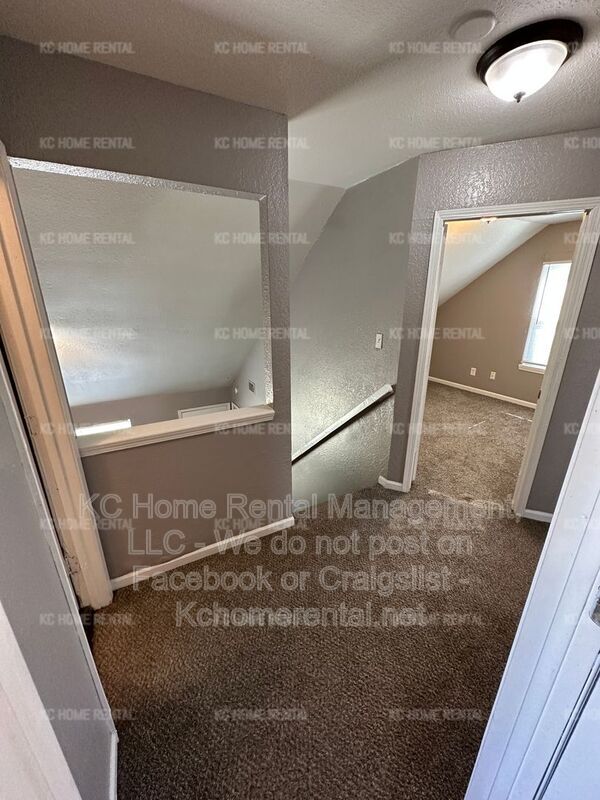 Building Photo - 4221 E 60 Terrace