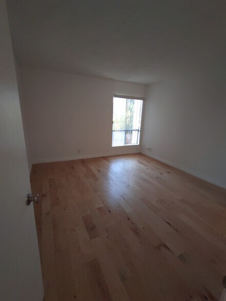 Building Photo - 5950 Canterbury Dr