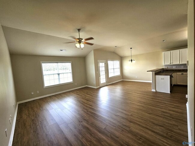 Building Photo - 385 Robinson Rd