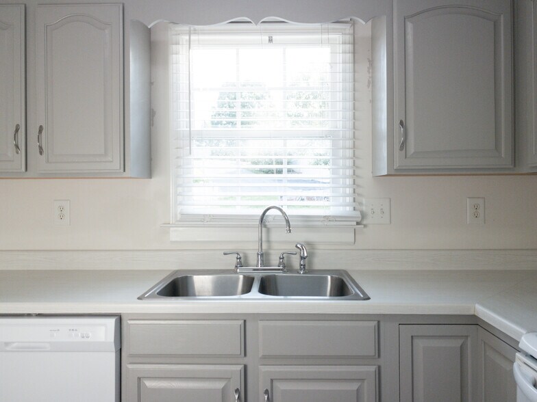 Building Photo - 152 Gray Station Rd