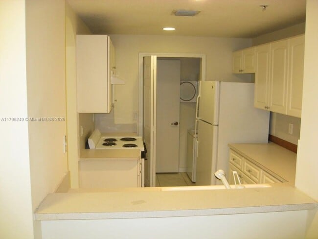 Building Photo - 6630 NW 114th Ave