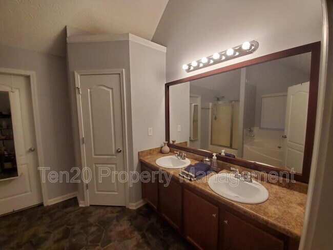 Building Photo - 35 Apache Trail