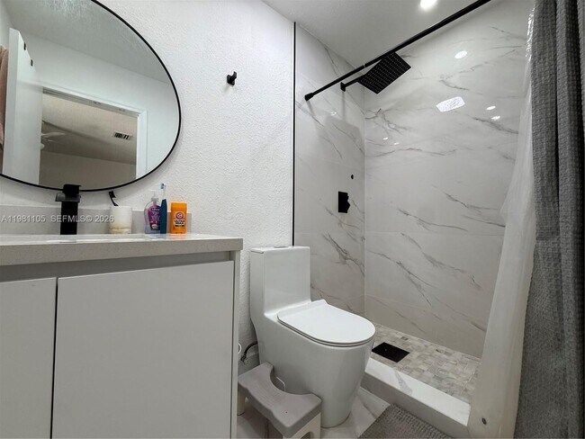 Building Photo - 2032 NE 167th St