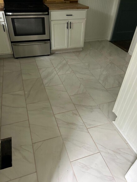 Updated Luxury Tile - 3474 Lockwood Cir