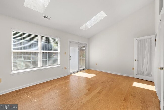Building Photo - 11318 Savannah Dr