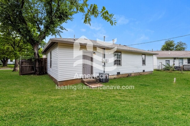 Building Photo - 4017 Dogwood Dr