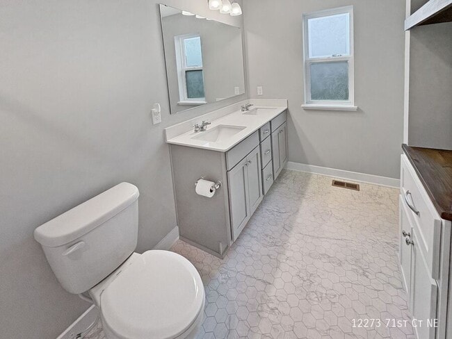 Building Photo - 12273 71st Ct NE
