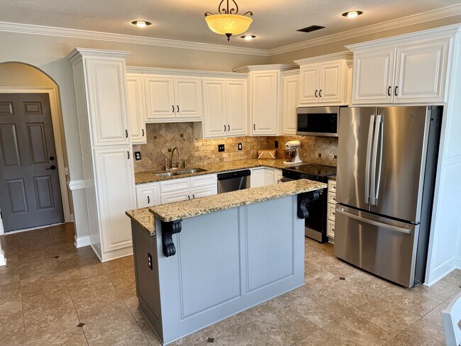 Building Photo - 633 Dunrobin Ln