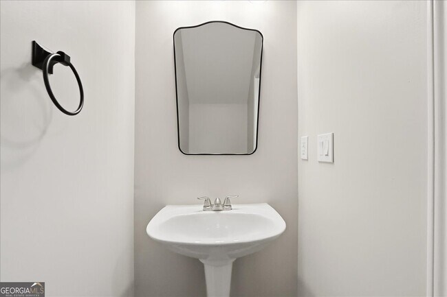 Building Photo - 5630 Lawley Rd