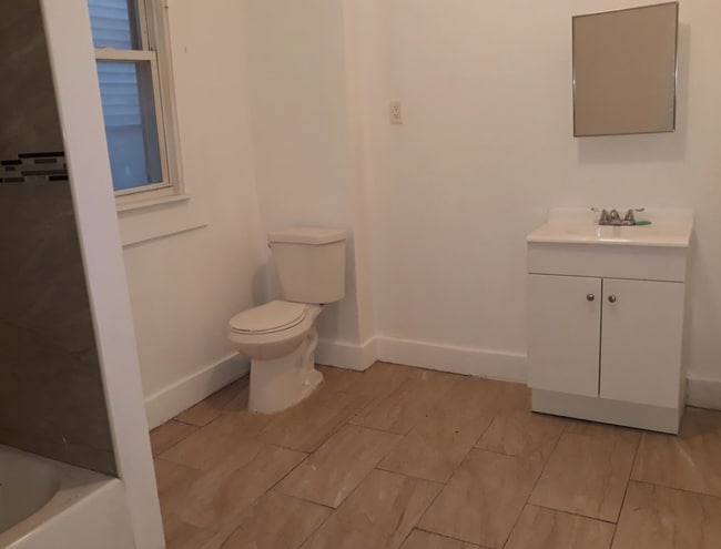 Building Photo - 90 N Park St