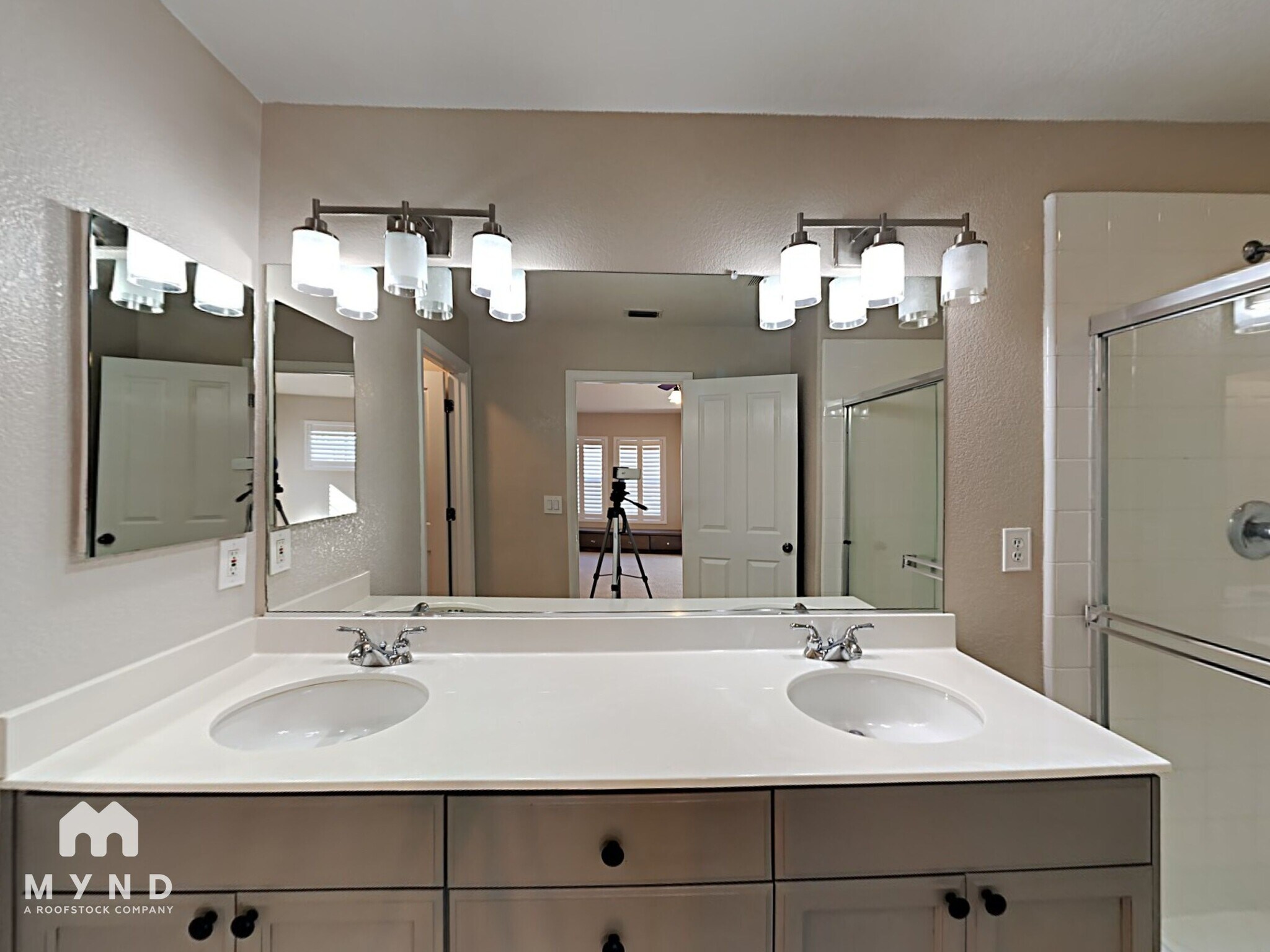 Building Photo - 398 Metro Ln