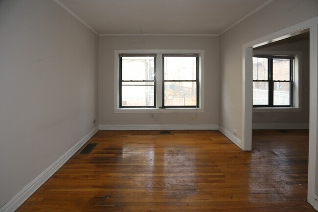 Building Photo - 6265 W Cornelia Ave