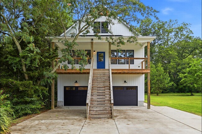 Building Photo - Custom Home in Seagate | 4 Bedrooms • 3 Bathrooms • Minutes to Wrightsville Beach