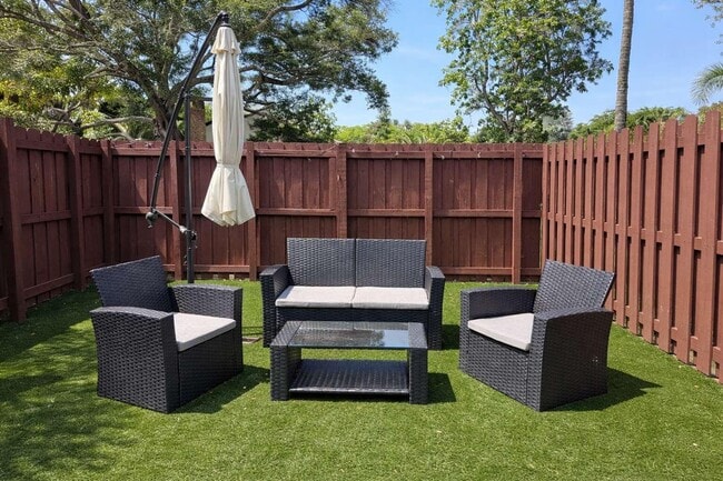 Building Photo - 6843 NW 29th Ave