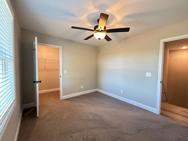 Building Photo - The Landing at Lewis Creek |