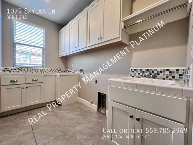 Building Photo - 1079 Skylar Ln