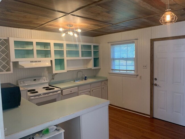 Building Photo - 2BR/1BA House on the Lafayette River! Clos...