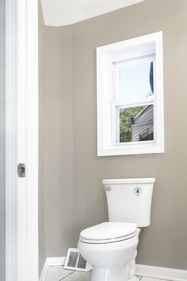 Building Photo - 2137 Mifflin St