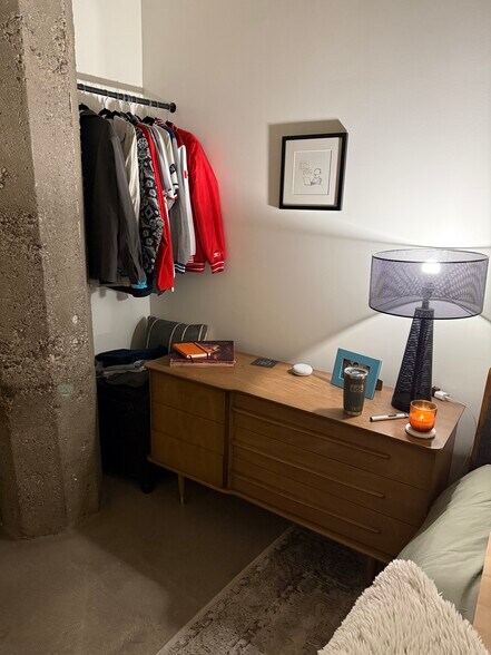 Building Photo - 718 Washington Ave N