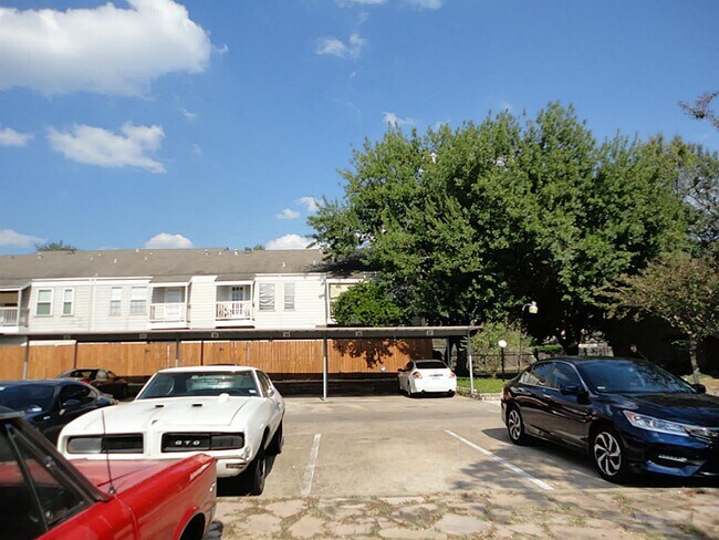 Building Photo - 11710 Southlake Dr