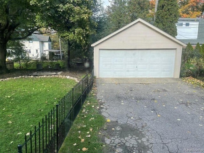 Building Photo - 531 Oakland Ave