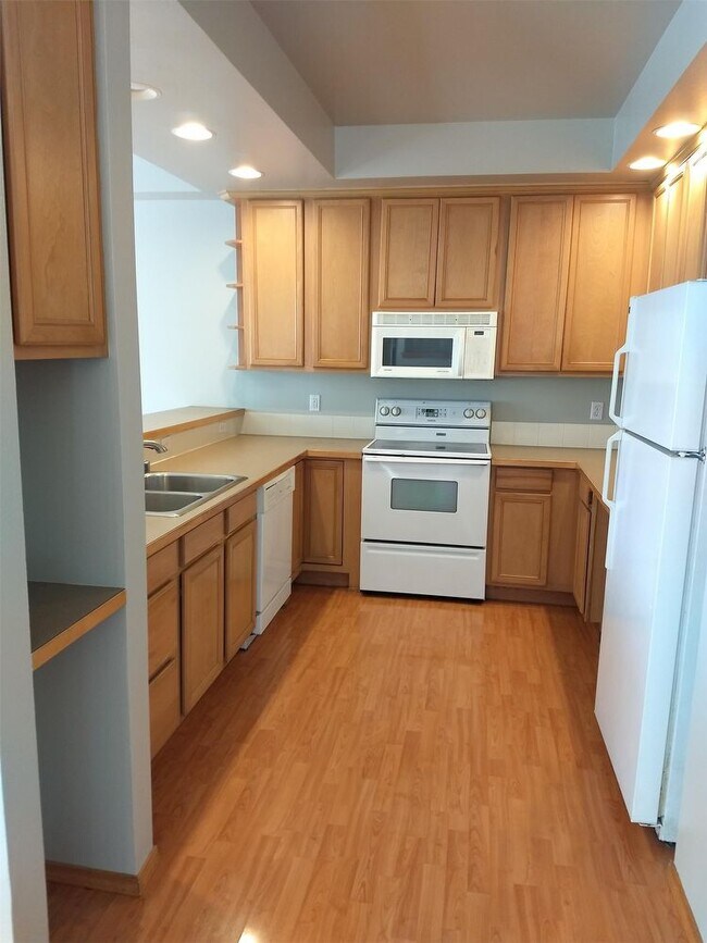 Building Photo - 4641 Celia Way - 101