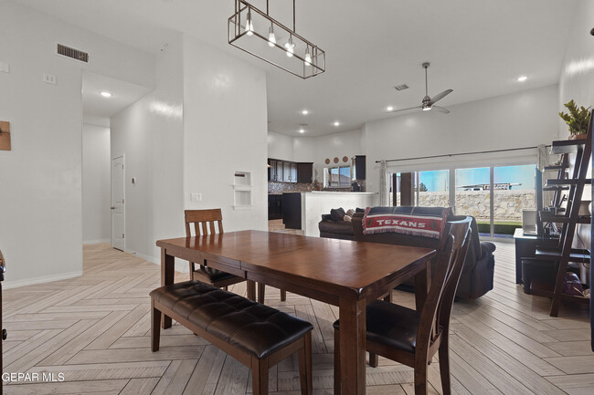 Building Photo - 3729 Surmise St