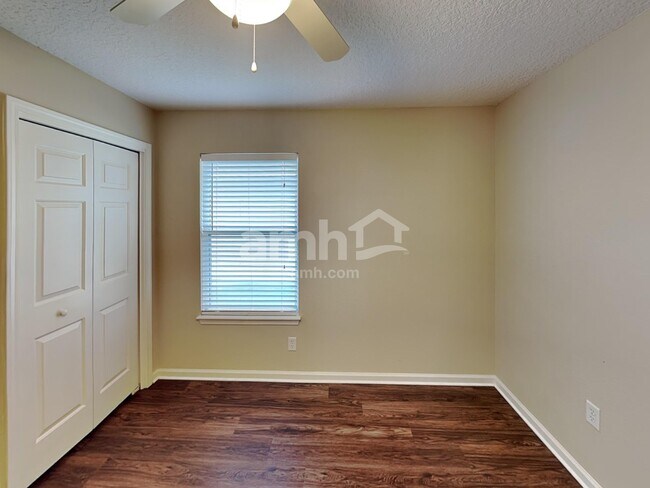 Building Photo - 734 Mackenzie Cir