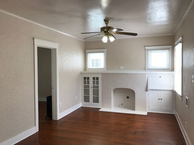 Building Photo - South Park Cottage-1BR 1BA-Freshley Painte...