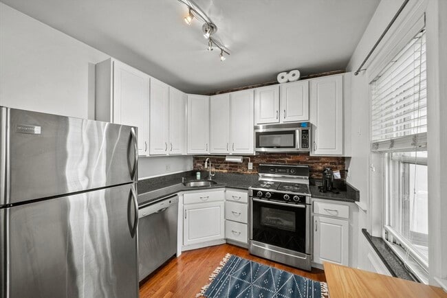 Building Photo - 293 W 2nd St