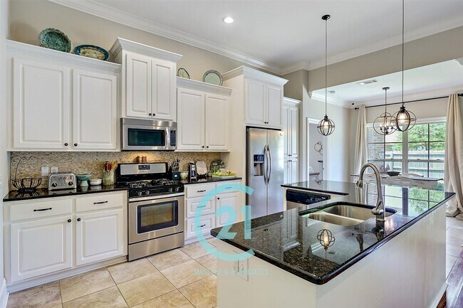 Building Photo - Beautiful 4 bedroom, 2 bathroom house in B...