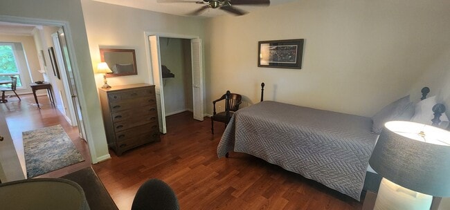 Building Photo - Fully furnished meticulously maintained upper condo
