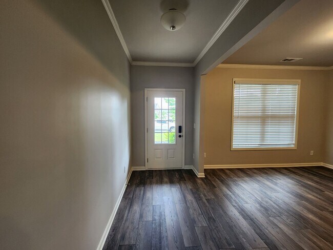 Building Photo - 5 Bedroom 3 Bath 2 Car Garage in Forsyth C...