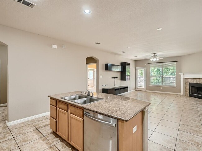 Building Photo - 210 Arrowhead Trail