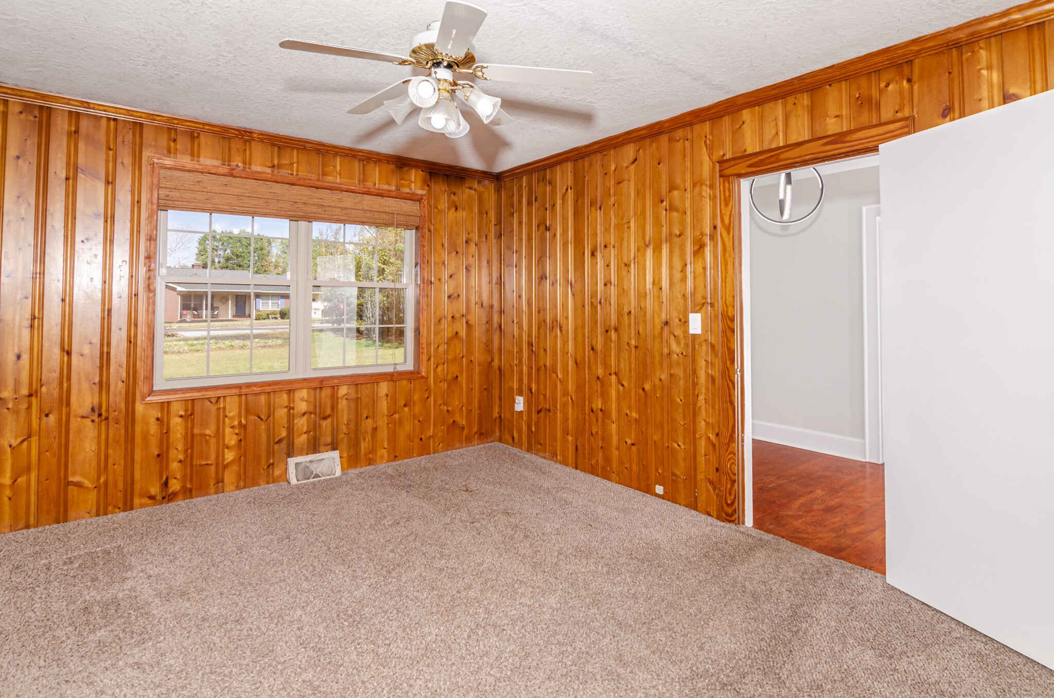 Building Photo - 1416 Hilltop Dr