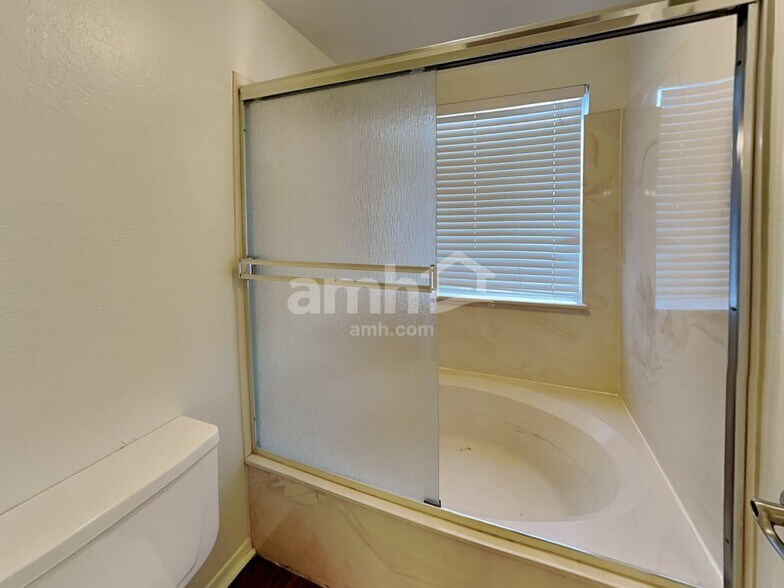 Building Photo - 14228 N 23rd St