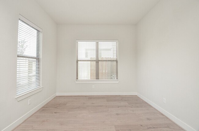 Building Photo - 1103 Fuschia Rd