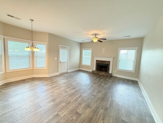 Building Photo - Beautiful 3BR/2.5BA Home in Jennings Mill ...