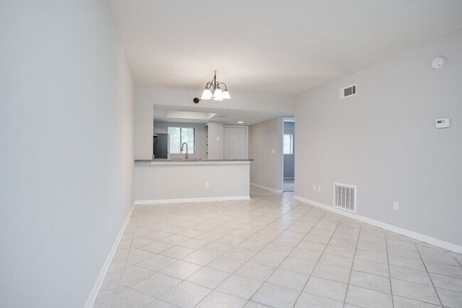 Building Photo - 503 Windsong Cir