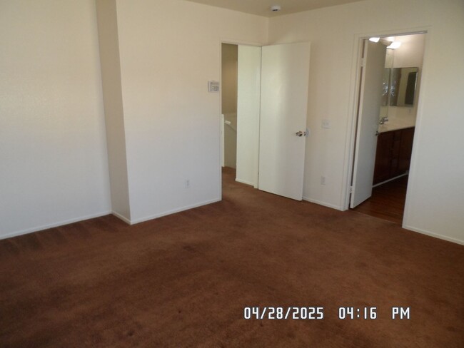 Building Photo - 3 Bedrooms, 2 1/2 Bathrooms, 2 Story, Loft...