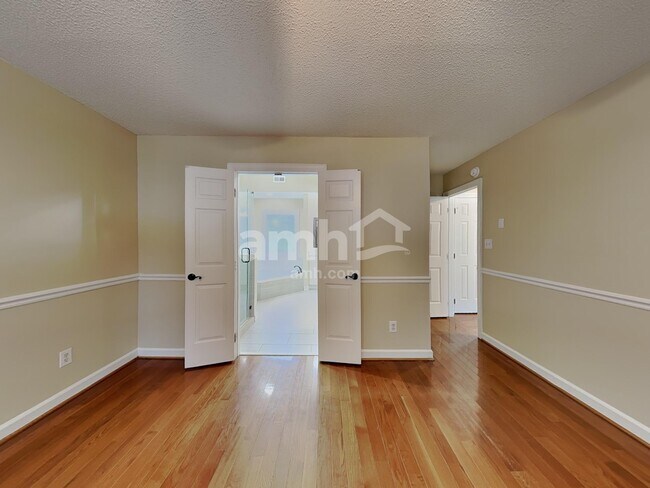 Building Photo - 901 Birkdale Dr