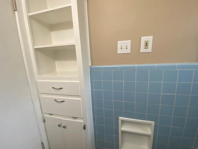 Building Photo - 1818 S 39th St