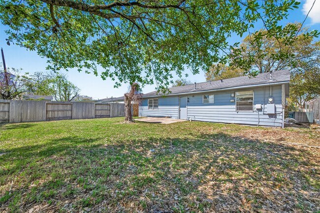 Building Photo - 3927 Prudence Dr