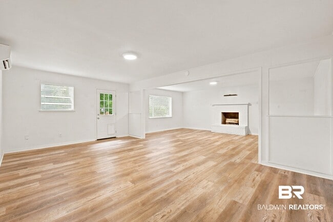 Building Photo - 509 Gayfer Ave