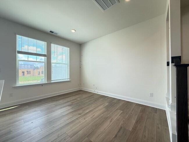 Building Photo - 3 Bedroom One Garage Single Family
