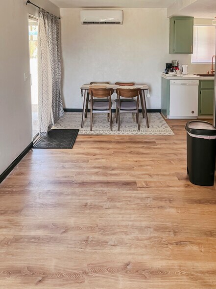 Building Photo - 5466 Abronia Ave